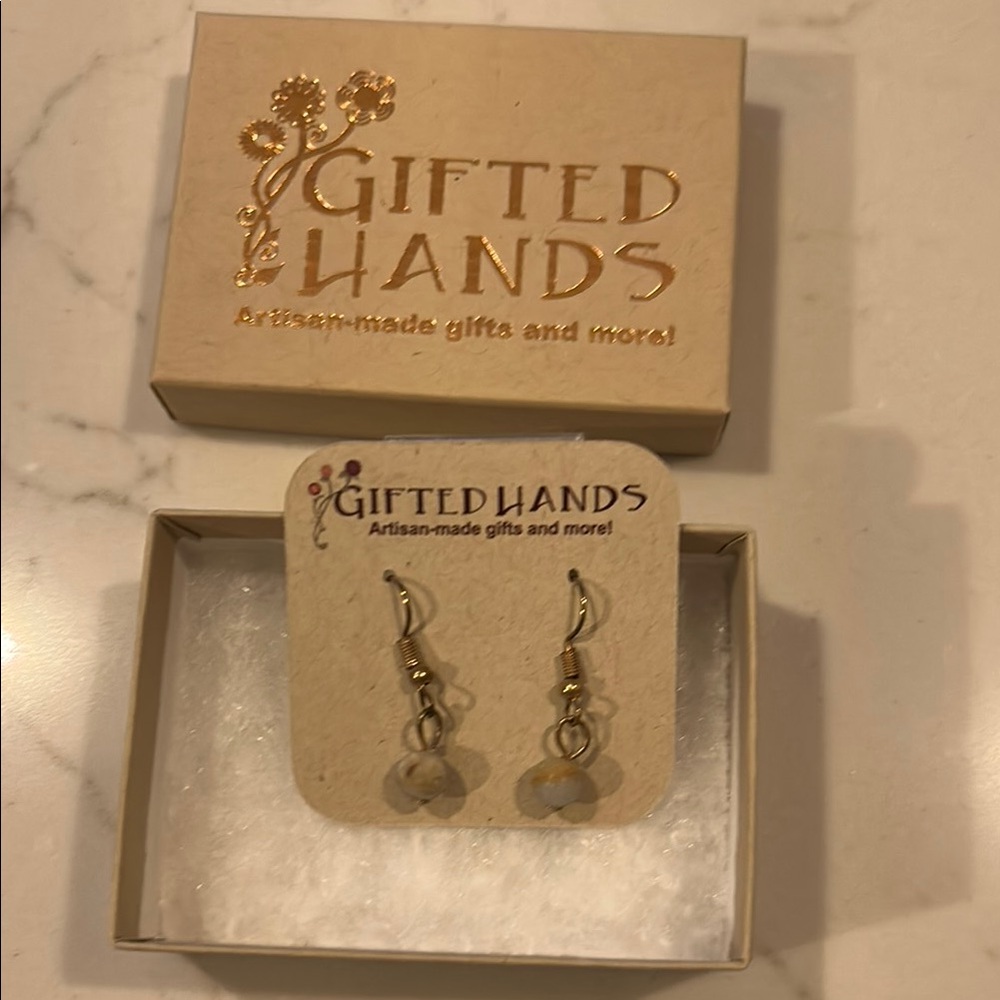Stone dangling Earrings